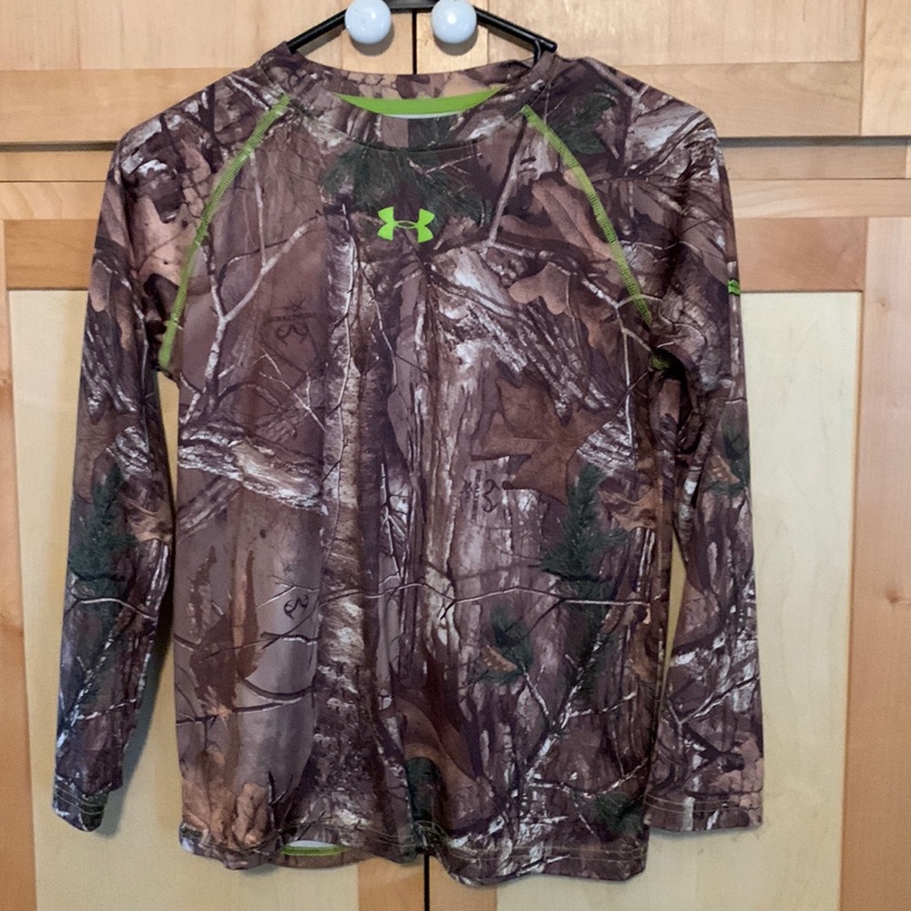 Under Armour shirt size youth large